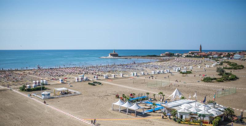 Hotel Karinzia Caorle Exterior photo